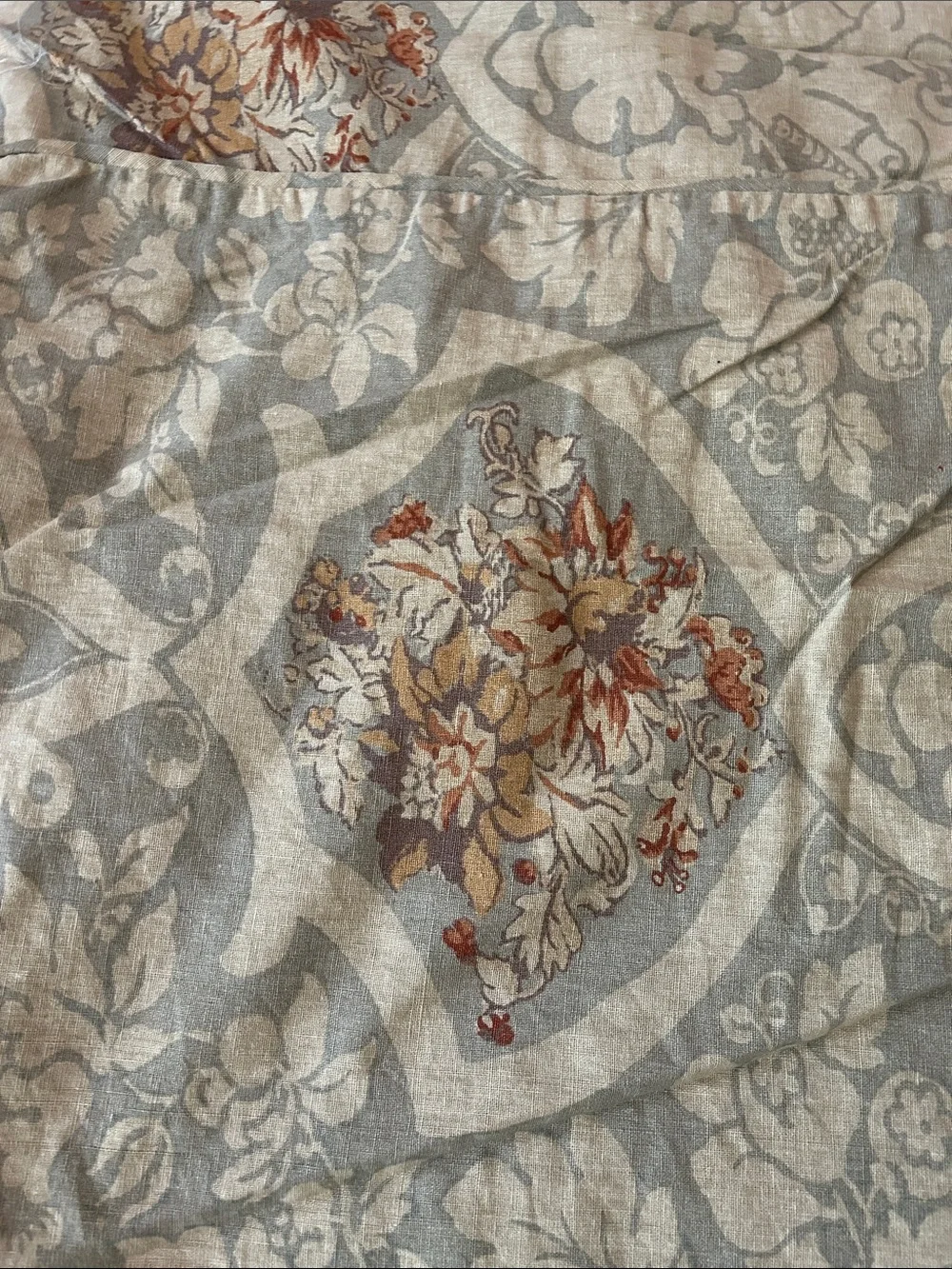 Pottery Barn Classic Floral Reversible Duvet Cover & 2 standard shams.